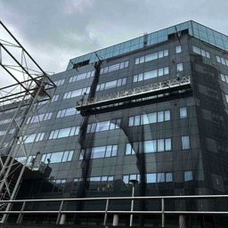 Kusters nettenbedrijf Amsterdam orlyplein preventieve netten tegen het vallen van versplinterd glas, Vlamvertragende netten van Kusters Nettenbedrijf