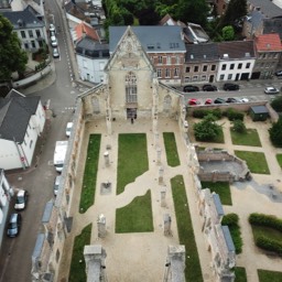 Paterskerk Tienen Kusters RUINE Paterskerk te TIENEN. volledig ingepakt met netten tegen vallende brokstukken van deze 40 jaar geleden afgebrande kerk