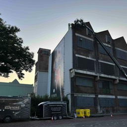 Kusters Nettenbedrijf Helmond Vlisco, Kusters vlamvertragende netten tegen de gevels van Vlisco